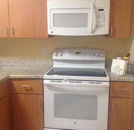 3rd image of 562 Woodgate Cir #B