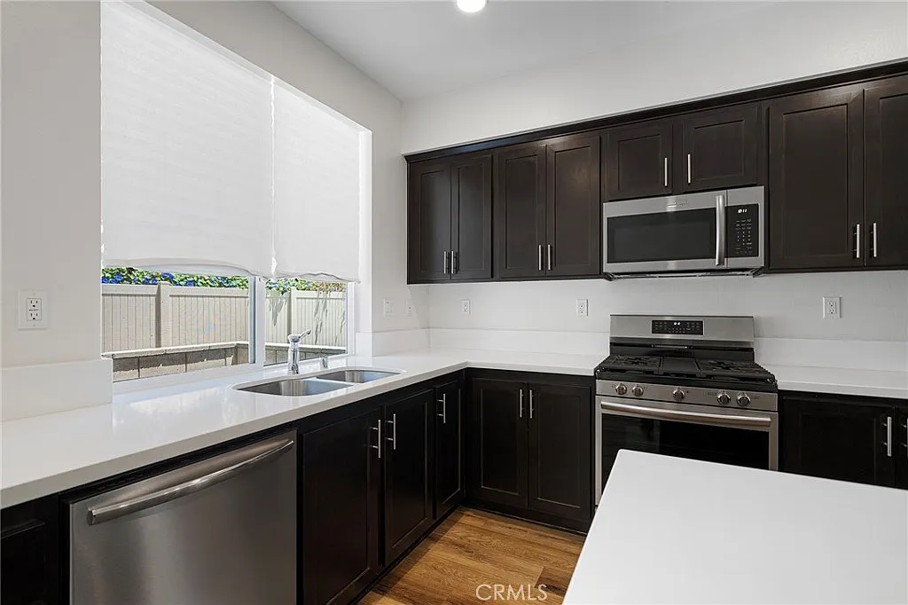 3 bed, 2.5 bath, 1609 sqft, $4,500 — Photo 3