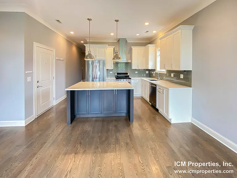 1241 W Oakdale Ave #3 — Photo 3