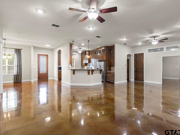 5th image of 565 Oak Grove Way