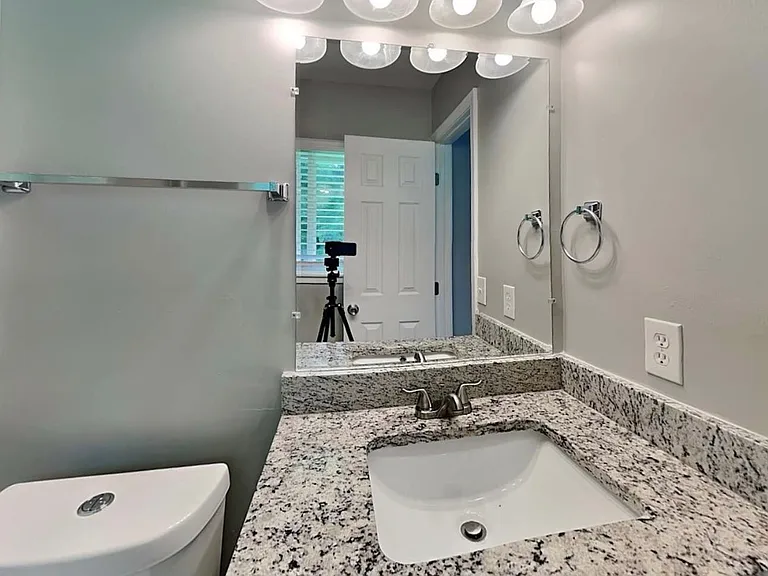 2621 Hereford Ct SW — Photo 8