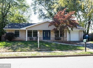 201 W Amhurst Pl, Sterling, VA 20164
