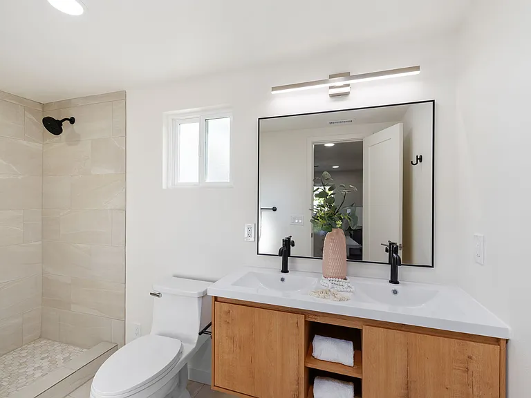 4626 Derrick Dr — Photo 20