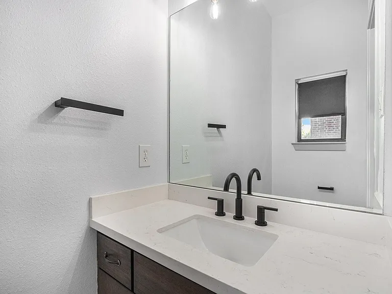 2422 Navigation Blvd #G — Photo 7