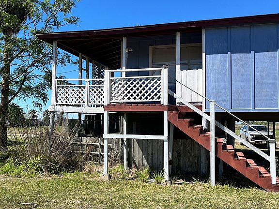 3rd image of 818 Swan Point Lagoon