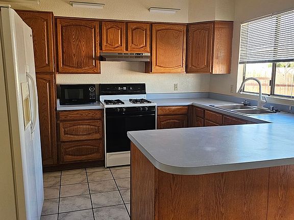 3rd image of 1441 Jasmin Dr