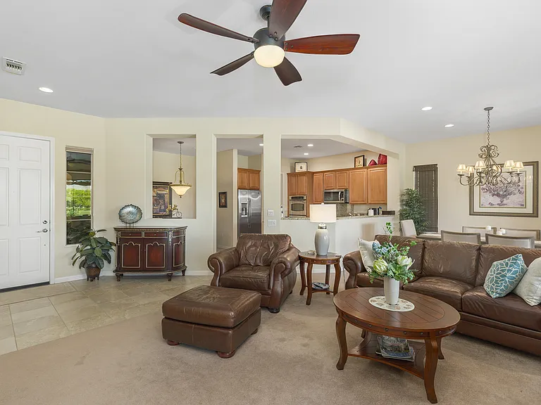 81126 Avenida Lorena — Photo 6