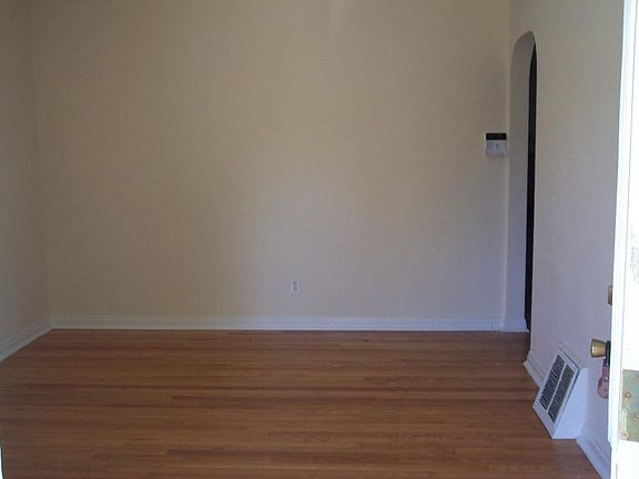 3rd image of 5633 Vivian Pl