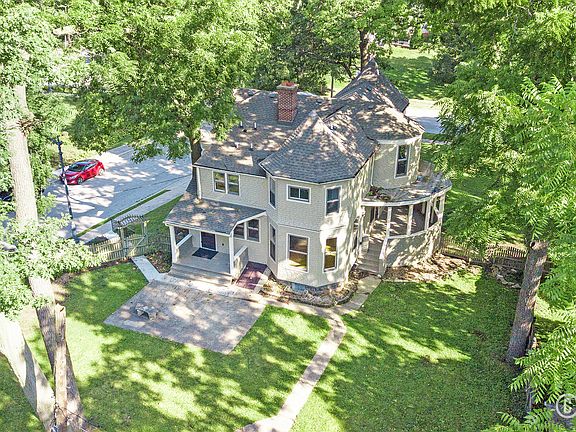 3rd image of 510 Buell Ave