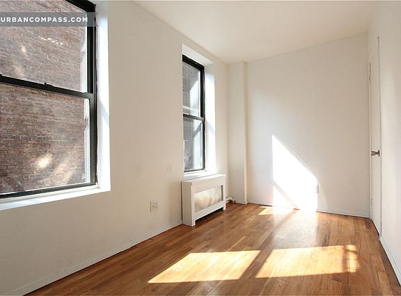2nd image of 160 Prince St