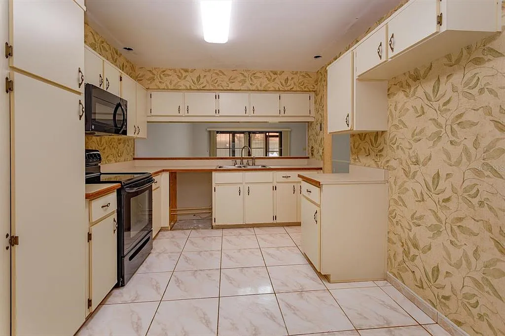 3 bed, 2.0 bath, 1598 sqft, $2,500 — Photo 3