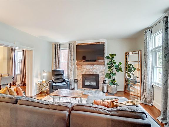 4th image of 3842 Forest Ave
