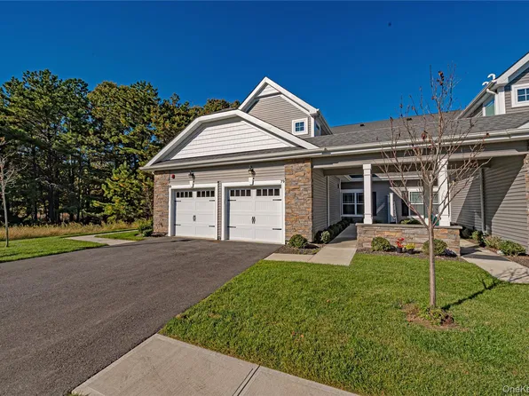 79 Willow Circle, Coram, NY 11727
