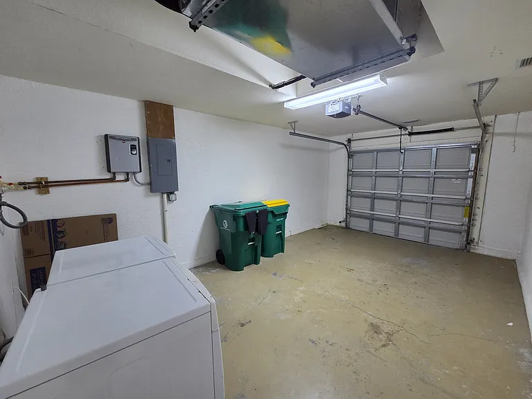 10483 Pendleton Ave — Photo 23