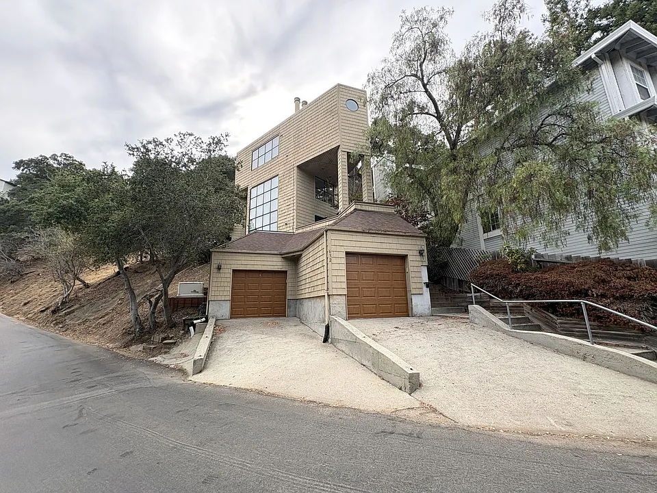 632 Lakeview Way
