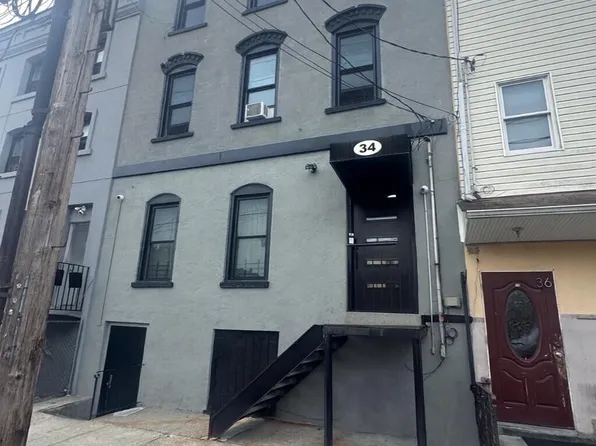 34 Broad St, Staten Island, NY 10304