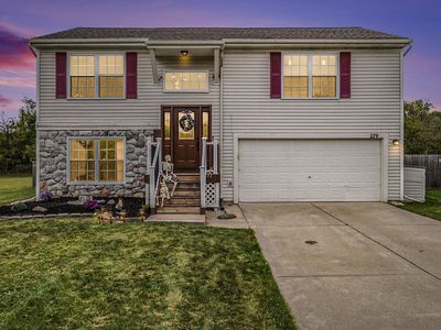 279 Andover Woods Dr, Fenton, MI, 48430