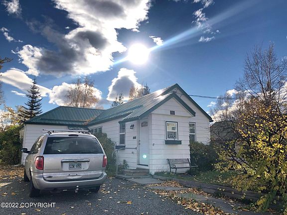 2nd image of 324 E Elmwood Ave