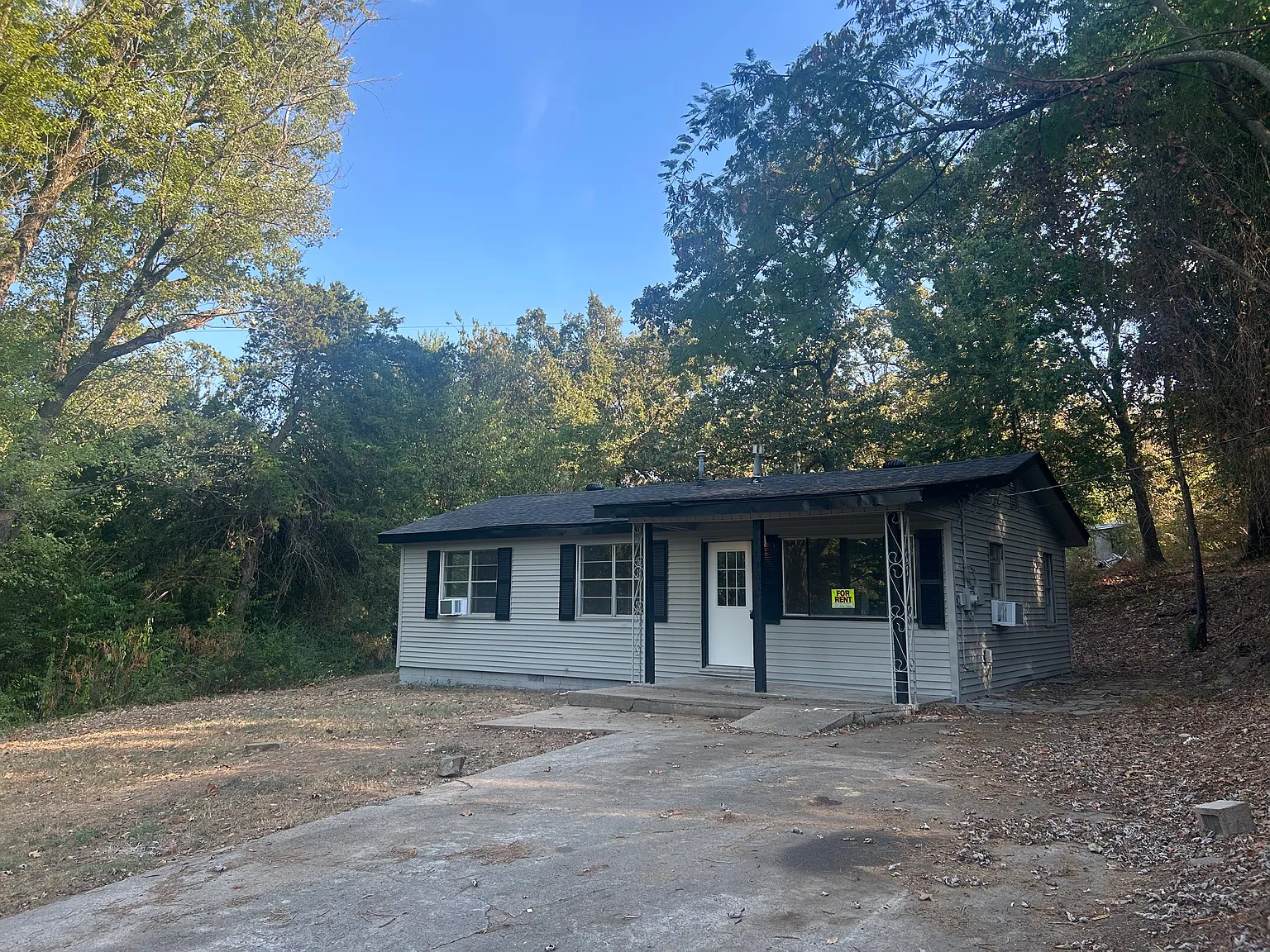 3 bed, 1160 sqft, $750 — Photo 2