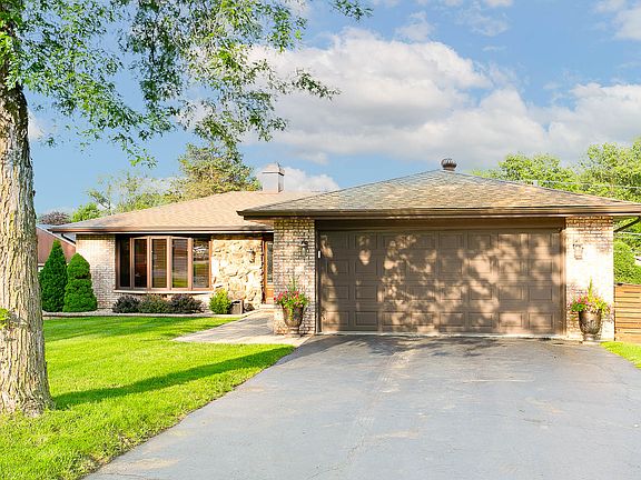 3rd image of 10117 S 83rd Ct