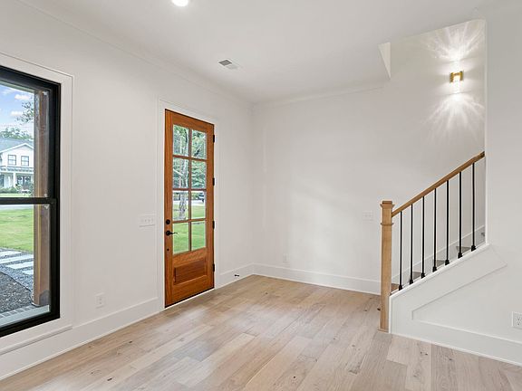 4th image of 220 W Mountainview Dr
