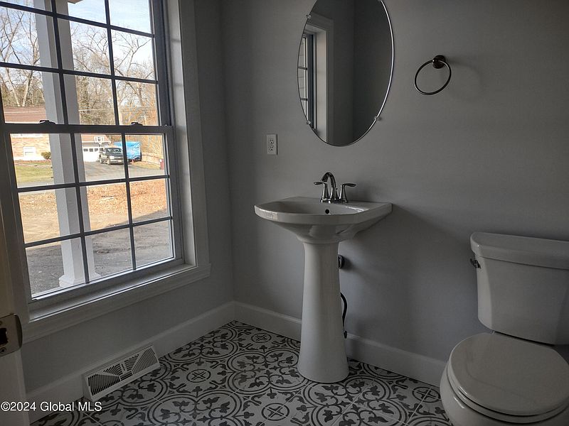 4th image of 51 Bayberry Drive