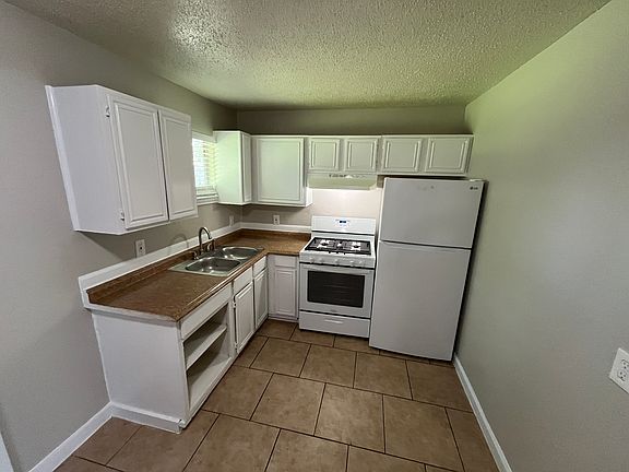 3rd image of 9719 Silver Meadow Dr