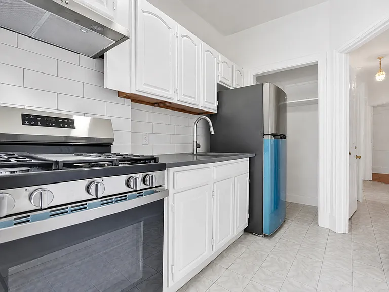 648 Park Pl #3 — Photo 5