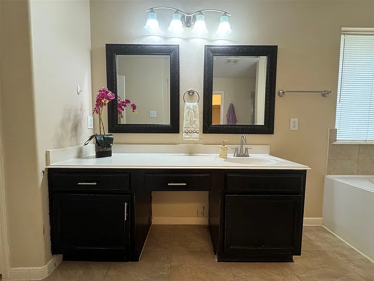 2515 Ember Canyon Ln — Photo 18