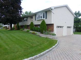 8 Carriage Ln, Spring Valley, NY 10977