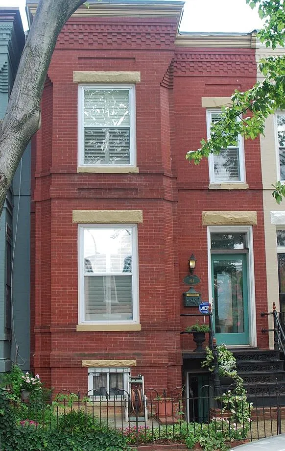 814 9th St NE — Photo 1
