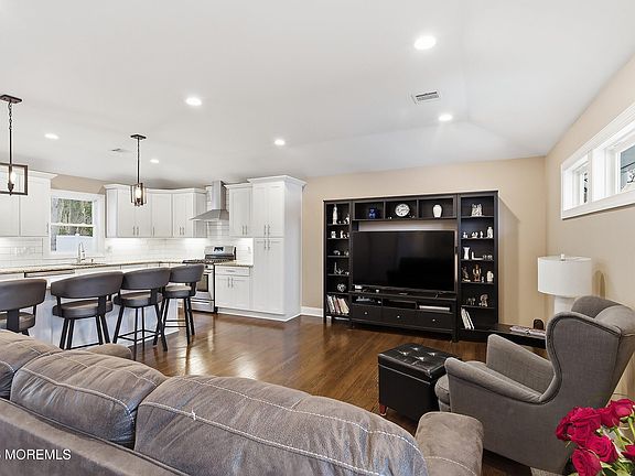 3rd image of 749 Hardean Road