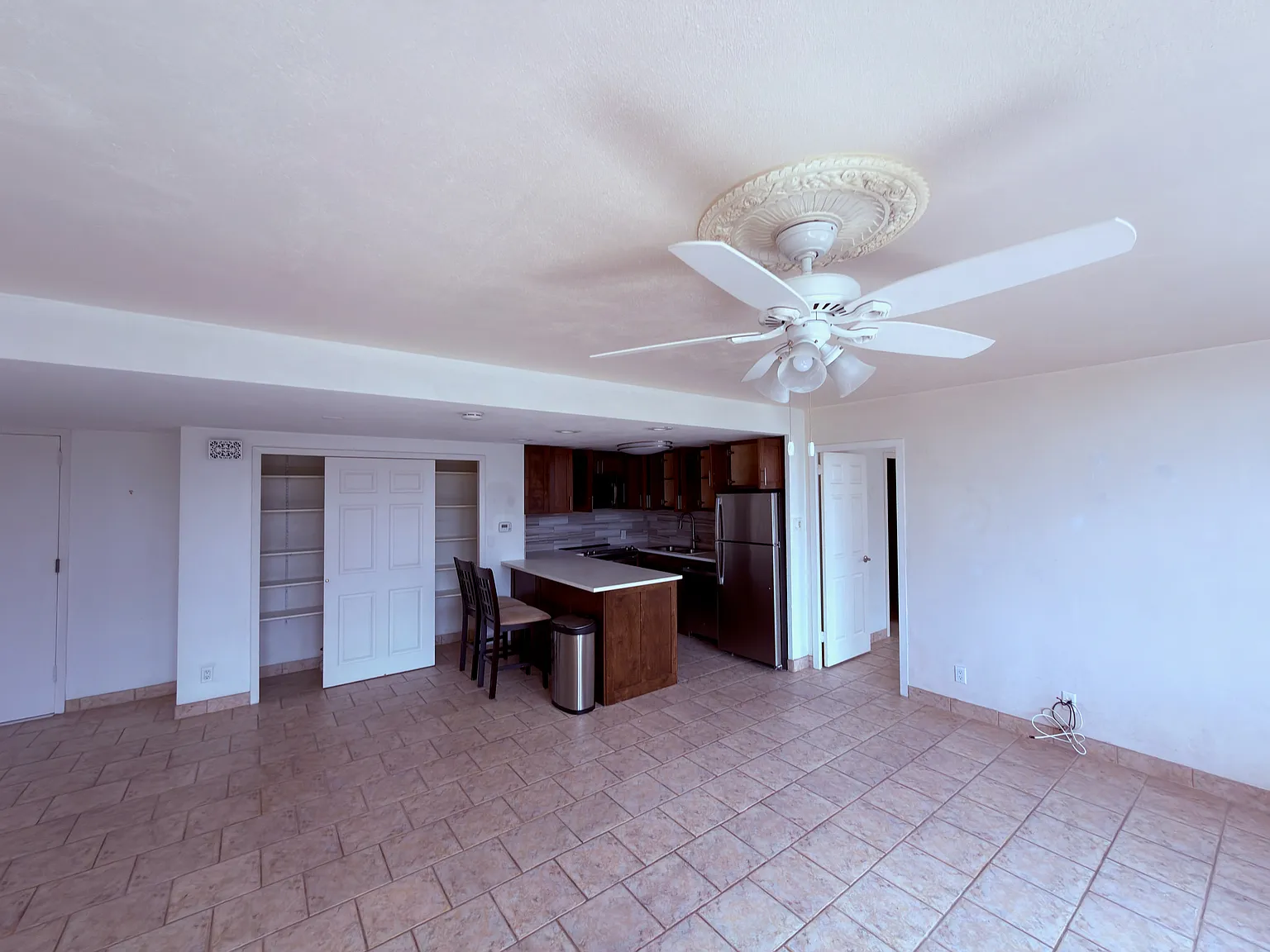 1 bed, 900 sqft, $1,100 — Photo 4