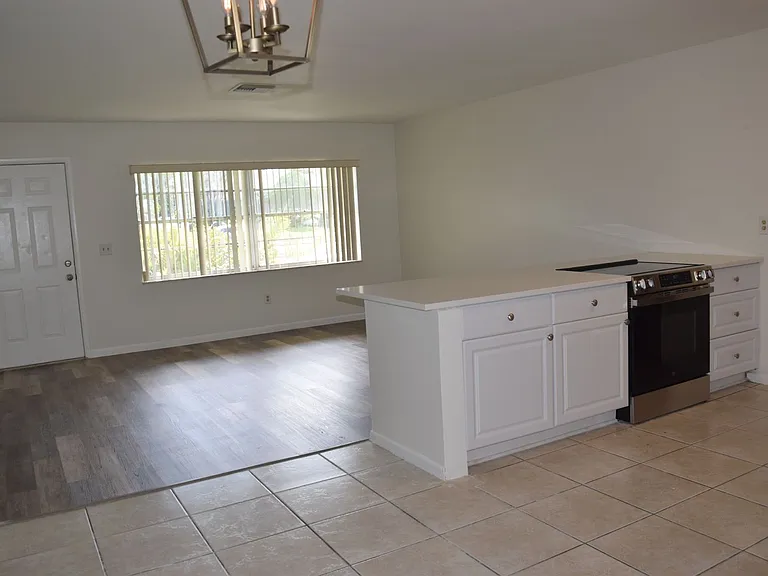 1881 SE Airoso Blvd — Photo 3