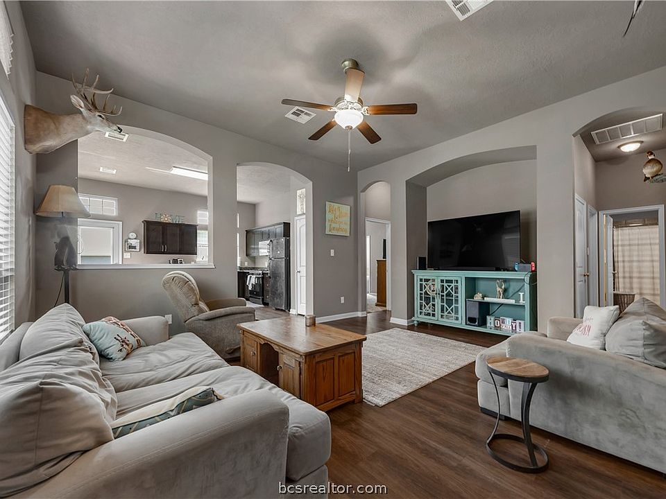 1st image of 1068 Venice Dr