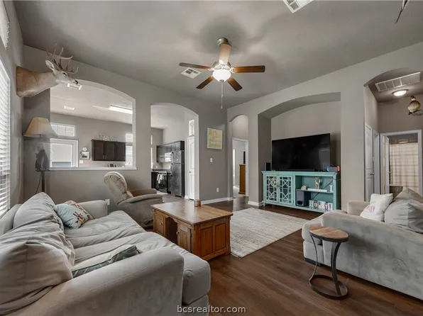 1068 Venice Dr, Bryan, TX 77808