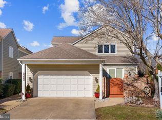 3126 Elmendorf Dr, Oakton, VA 22124