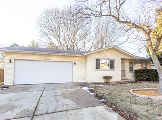 316 S Hawthorne St, Elgin, IL 60123