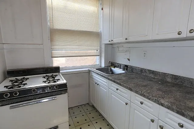 Classic 1 Bed, 1 Bath at Winnemac + Winchester (Ravenswood) — Photo 4