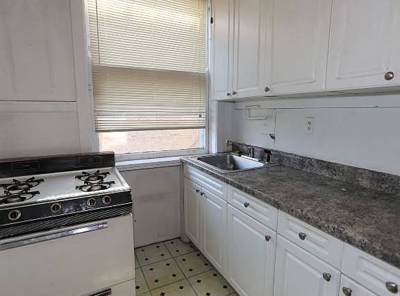 4th image of 1923 W Winnemac Ave #2