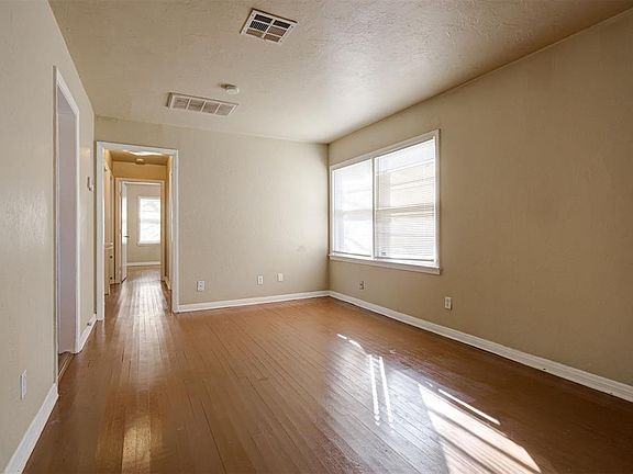 5th image of 1029 Hickory Ln
