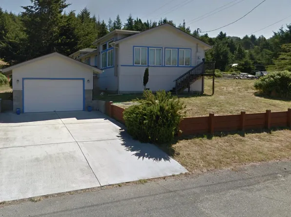 33 Fawn Dr, Whitethorn, CA 95589