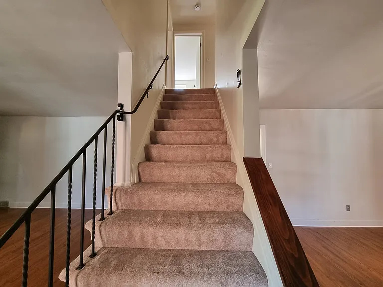 179 Amherstdale Rd — Photo 16