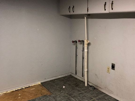 5th image of 3145 NW Kinyon Ave