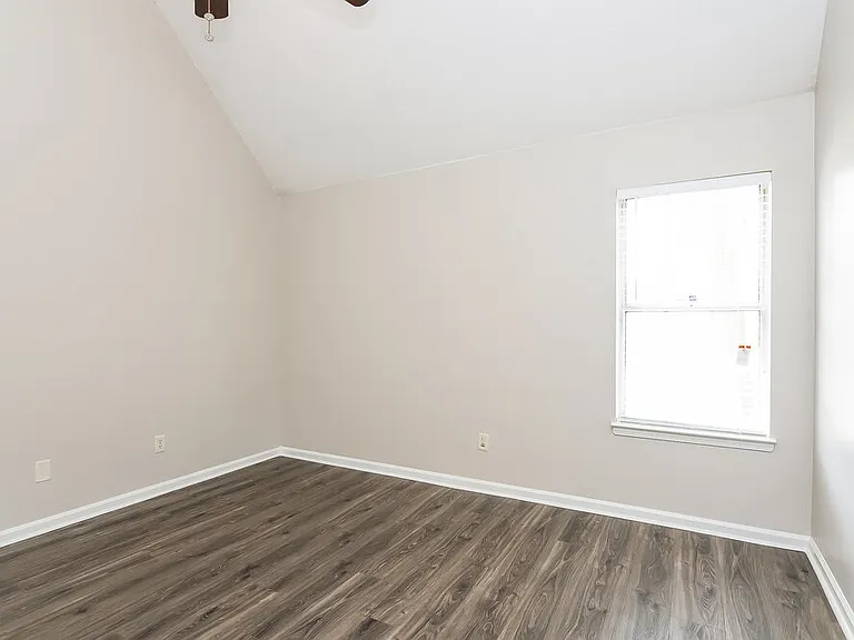 1886 Towson Ln — Photo 5