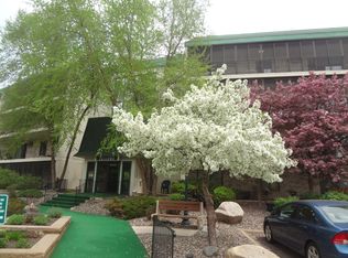 10511 Cedar Lake Rd APT 214, Minnetonka, MN 55305