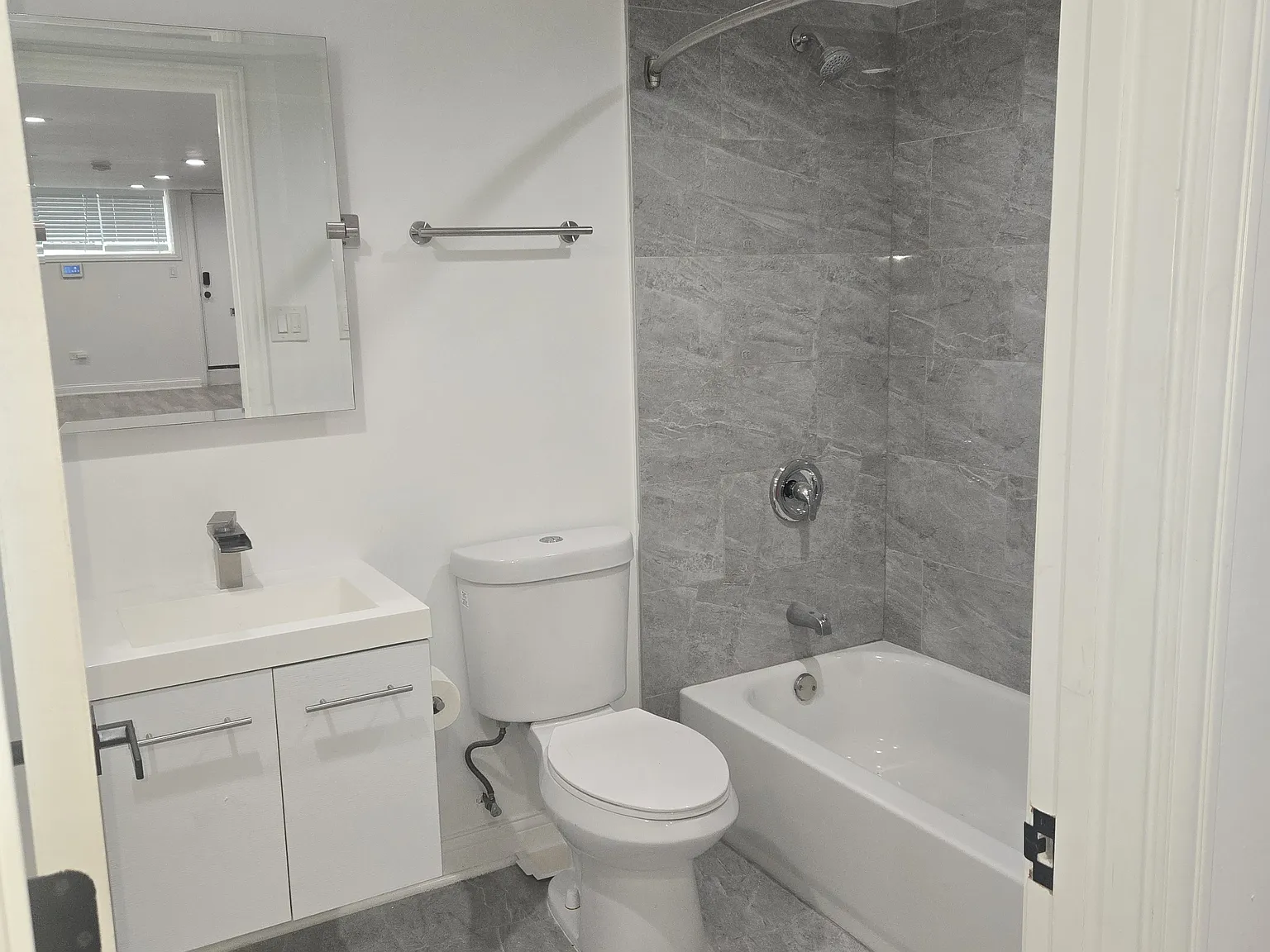 2 bed, 850 sqft, $1,950 — Photo 3