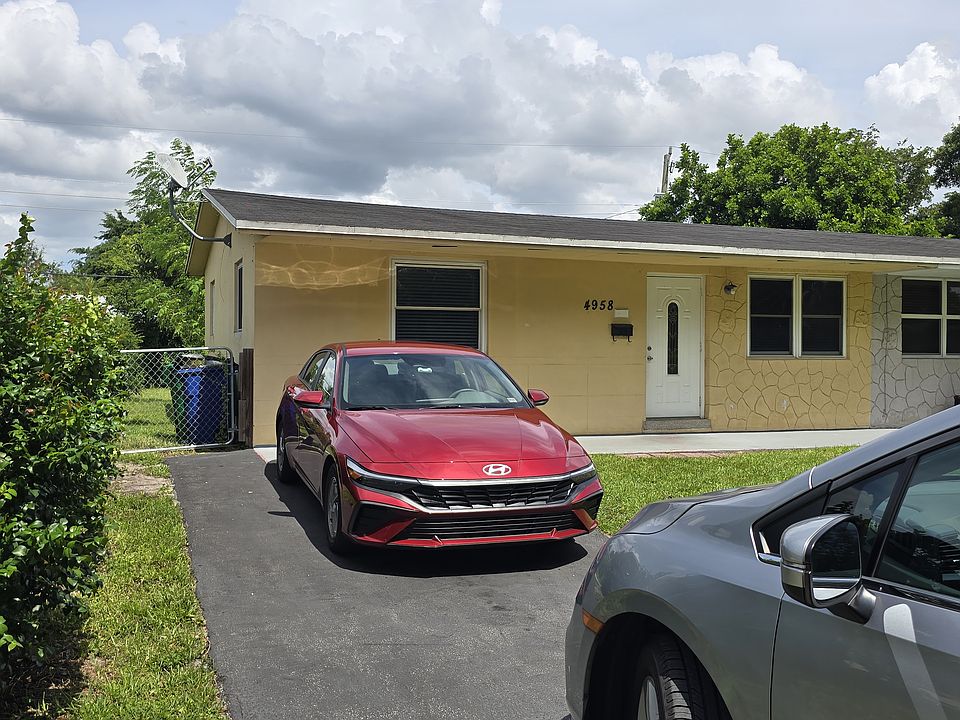 1st image of 4958 SW 92nd Ter