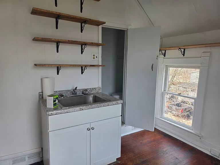 536 E Center St — Photo 4