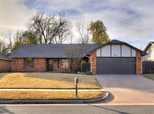 813 Lakeside Cir, Edmond, OK 73012
